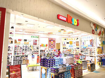 スタッフは未経験スタートがほとんど!
10代~50代以上まで、幅広い年齢層が活躍中♪