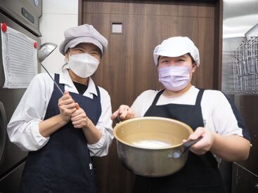 あみーご倶楽部ヴィラ小牧 季節イベントやアイデア料理も楽しめる♪
幅広い年代が活躍中の介護施設の厨房です★