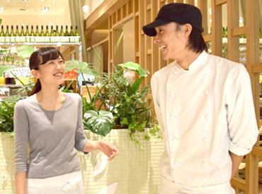 名物「パク盛り」をはじめ、ビタミン豊富な料理がたくさん◎
かわいい制服＆絶品賄いでココロもカラダも健康に♪