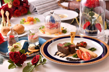 美女と野獣のカフェ＆レストラン Beauty & the Beast 物語をイメージしたお料理がたくさんあり、かわいくて映えるメニューばかり！無料のまかないで味わうことができるかも♪
