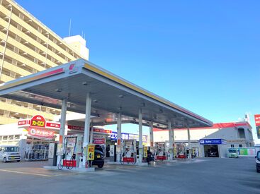 実は…未経験スタートの先輩が100％♪
まずは簡単な接客業務からお願いします！
長～く続けているスタッフもたくさん◎