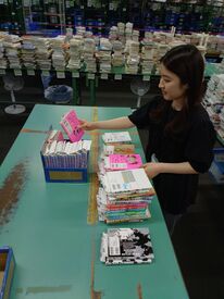 中古の本・DVDの取り扱い！
扱っているものが軽く、
書籍を運ぶ際もカートを利用するので身体の負担少なめ