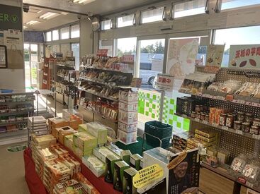 未経験の方はもちろん、
接客やレジ経験のある方も大歓迎＊
スキルや能力に応じてしっかり評価し、時給にも反映♪