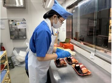 鮮魚山助　湘南店 主婦さん活躍中♪
ほとんどの方が未経験からスタート◎
安心して始められます！