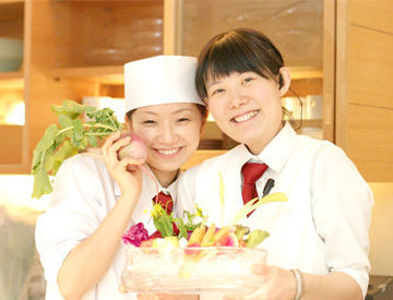 やさい家めい　なんばパークス ＼嬉しいまかないあり！／
お野菜も食べられて、健康的でおいしい♪
【履歴書不要でサクッと応募！】