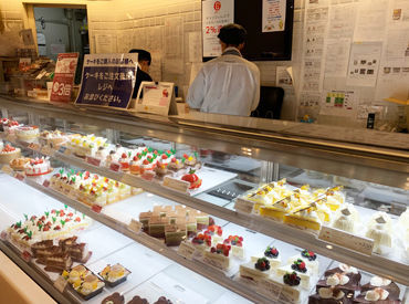 シャトレーゼ 町田根岸店 「スイーツが好き」「シャトレーゼが好き」「試食したい」
応募の理由は何でもOK！
入ったらわかる、とっても明るい職場です♪