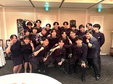 銀座アスター 新宿賓館【009】 《学生スタッフの声》
「接客マナーも身につき、就活にも役立った！」
「シフトも柔軟で、学校・遊び・バイト、両立できます◎」