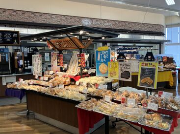 パン工場 入間店 (株式会社バンデロール) ＼パン工場入間店で一緒にお仕事してみませんか♪／
イオン入間店内にお店があるので、帰りは買い物して帰ることも◎