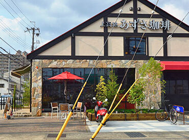 上高地あずさ珈琲　宝塚店 ほとんどのスタッフが未経験からのスタートでした★
優しい先輩ばかりだから、いつだって気軽に相談もできちゃいます♪