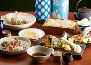 食堂一・二・三 青葉通り沿いの落ち着いたカフェのような雰囲気の
和食居酒屋です！
40代～50代のスタッフも活躍中です！