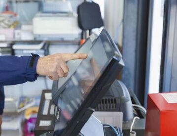 ［紹介元］株式会社グリーンフォレスト［紹介先］エネオス エネジェット　セルフ南野SS（438） 室内での作業だから、雨や風も関係なし！難しい仕事はないから、すぐに覚えられますよ♪
