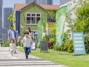 セキスイハイム九州株式会社　※勤務地：ひびきの展示場 私服勤務OK◎20～40代の女性活躍中！まずは笑顔で挨拶が出来ればOK 研修もあるので安心です◎

