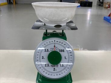 釣針の重さを計るなど簡単な作業です。
60代まで幅広く活躍中！
シフト・勤務時間相談OK◎
