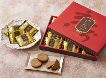 濃厚なキャラメルソースをサクサクのクッキーでサンド★
キャラメルの香りが鼻に抜けて贅沢な一瞬を味わえます！