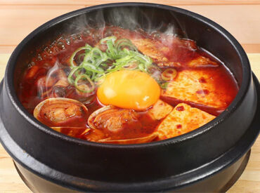 ★あたたかい仲間がたくさんいるお店★
丁寧なサポート体制で、未経験さんも安心♪
分からない点は何でも聞いて下さい◎