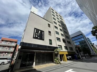 株式会社曙豊栄 一般的な食品工場のような郊外立地ではなく、都心のビル型工房♪
通勤もラクラクです！