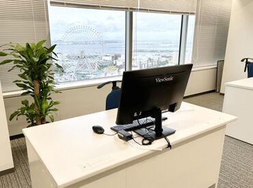 みなとみらいが一望のオフィスワーク！
ビル内にも飲食店やお店が多く
ランチには困りません♪