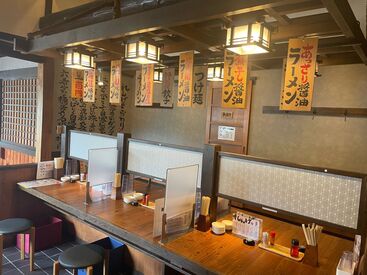 接客や料理の経験は必要ありません◎
お仕事の流れは分かりやすく丁寧に先輩や社員が
お教えするので、すぐに覚えられますよ☆