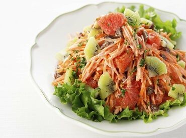 オシャレサラダやお惣菜の販売◎
学生さん、主婦(夫)さん、フリーターさん大歓迎♪
あなたにあった働き方が出来ます☆