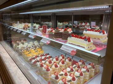 アンテノールは特別な日のお祝いから日常のちょっとした贅沢まで、幅広いシーンで楽しめる洋菓子店として愛されています♪