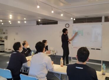 【研修風景】
研修風景はこんな感じ♪
未経験の方も大歓迎◎