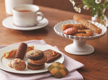 ゴンチャロフ イオンモール伊丹店 味、デザインにこだわった商品がたくさん★
見ているだけでHappyな気分に♪
笑顔でお客様にオススメしてくださいね◎