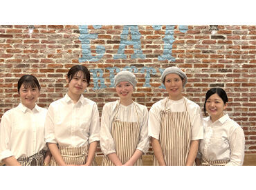 アフタヌーンティー・ラブアンドテーブル 静岡パルシェ ★ハッと惹かれる、SNSに写真をUPしたくなる…
季節に合わせたMENUが大人気♪
とっておきのスイーツに笑顔を添えてお届け＊*