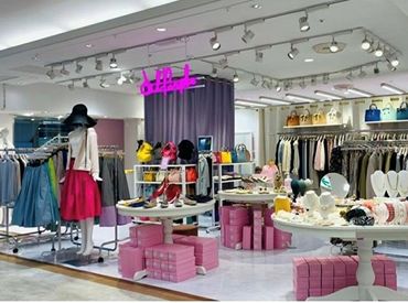 20～40代前半向けの
婦人服・婦人靴を扱っています♪
モクモクと作業したい方にもオススメ！