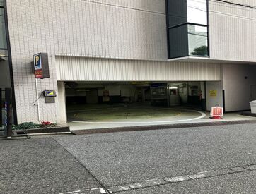 30～60代活躍中！無理なく続けられる駐車場管理◎
落ち着いた環境で長く働きたい方にピッタリ！
※画像はイメージです
