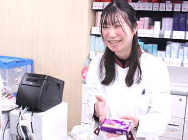 KoKuMiN 神戸空港国際線ゲート内店 2025年に90周年を迎えたコクミン！歴史ある安定企業というのも魅力★
髪色自由&社割あり！シフト相談もしやすい職場♪