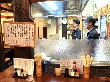 やきとり鶏冠 「大丈夫？」「困ったことはない？」と
お互いに声を掛け合いながら業務を進めています！
チームワーク抜群の職場で働きやすい◎