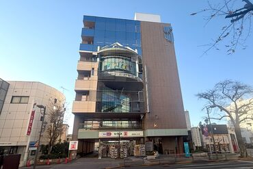 ＜聖蹟桜ヶ丘営業所はこちら＞
今年4月に開設したばかりの新しい営業所です！
綺麗なオフィスで憧れの事務ワーク♪