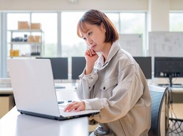 株式会社小林エンタープライズ ＼未経験OKの物流事務！／
「触ったことがある…」程度の
PC経験でOK◎
40～50代の女性スタッフ活躍中♪
※写真はイメージです