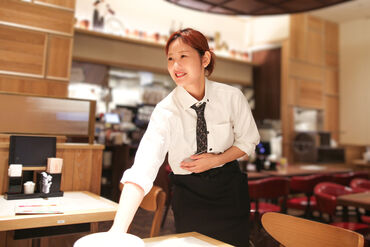 <地元の方、そして海外からも…♪>
多くのお客様に愛される小籠包専門店!
一緒に盛り上げてくれる仲間を募集しています(^^)