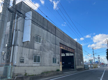 勤務地は、西月隈の環状線付近の倉庫！
車・バイク・自転車通勤OK！
無料駐車(輪)場完備♪
