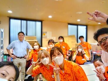 ＼ほんと～に、こ～んなに、ネイル自由なんです／
キラキラ・のびのび働きたいアナタにこそおススメ！
気になった方はご応募を♪