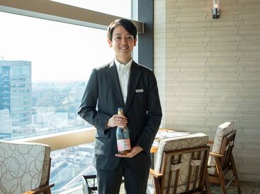 笑顔でお客様をご案内♪
おもてなしの心で接客をお願い致します
外国人のお客様もいらっしゃるので英語が活かせる&学べる環境◎