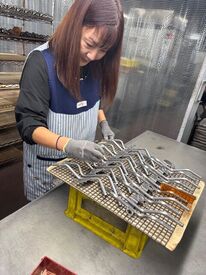 日本ブレージング工業株式会社 経験がなくてもOK！
気さくで優しいオーナーが、丁寧に指導♪
わからないことも聞きやすく、
未経験の方も安心してスタート！