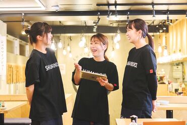 スタッフも仲良く、最高のチームプレイ可能！
未経験も大歓迎、先輩が一つずつ教えます♪