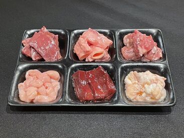 ＼髪色もピアスもそのままでOK！／
シフト柔軟＆オシャレ自由！
しかも駅チカで働きやすい♪