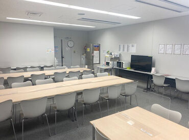 ★広々とした休憩室あり★
TVを見たり、電子レンジでお弁当を温めたり…
出勤中も、ON/OFFのメリハリを付けて過ごせます♪