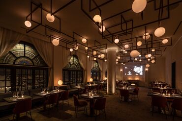 UNWIND HOTEL&BAR 小樽 <小樽 より徒歩8分>
喧騒とは無縁の綺麗で落ち着いた雰囲気は、まるで異世界のよう♪
15時までのシフトで働きやすさもバッチリ◎