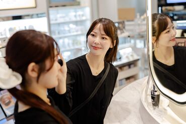 *＊コスメ好き必見＊*
M・A・C、NARS、CHANEL、DIORなど...
人気ブランドが大集結！