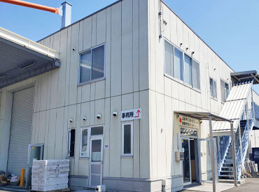 優しくて頼れる先輩たちです！
慣れたら1人または2人での配送だから
のびのびと働けます♪