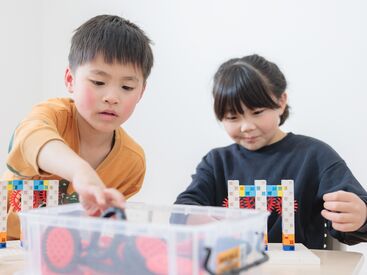 TELACO原ターミナル校 ＼学生・シニア・Wワーカー活躍中／
週1日～無理なく始められるので、
学業や本業をおろそかにせず勤務できますよ♪