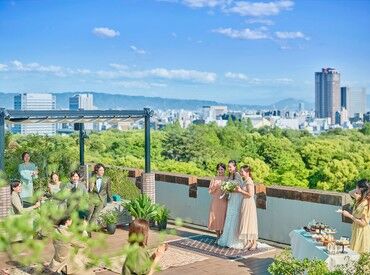 感動の瞬間にたくさん立ち会える*゜
一生の思い出にもなるレアバイトです★
自分の結婚式で叶えたい夢も増えるかも…♪