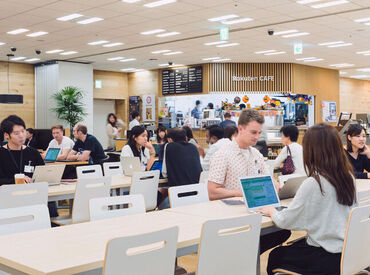 社食が無料で使えたり、社内カフェテリアの利用もOK！
オシャレなスペースも自由に使えて気分転換にもバッチリ★