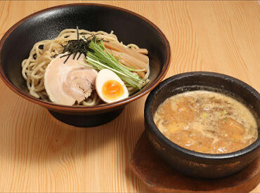 \らーめん好きウェルカム♪/
まずは元気に「いらっしゃいませ!」の挨拶から◎
できることから少しずつ覚えていきましょう★