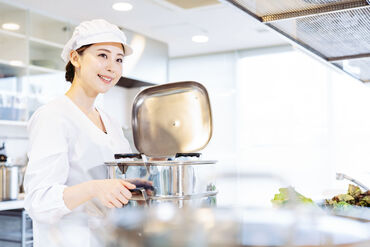 株式会社東洋食品九州事業部　※福岡第2学校給食センター ＼お家での料理が苦手でも大丈夫!!／
献立はすでに決められています！
マニュアル通りに材料をカットしたり、分量を量るだけ♪