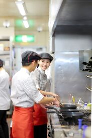 注文を受けてから茹で上げる本格的パスタや、手づくりピッツァをリーズナブルな価格で提供！地元密着のあったかいお店です★